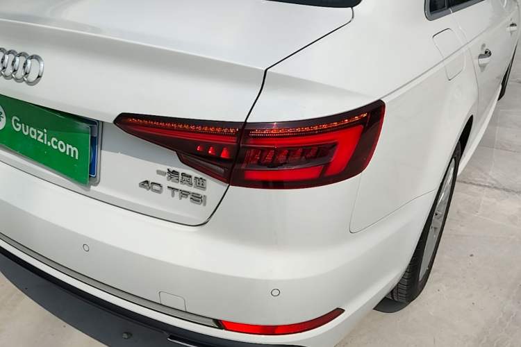 Used Audi A4L 2019 40 TFSI Ambition China VI Right Rear Taillight
