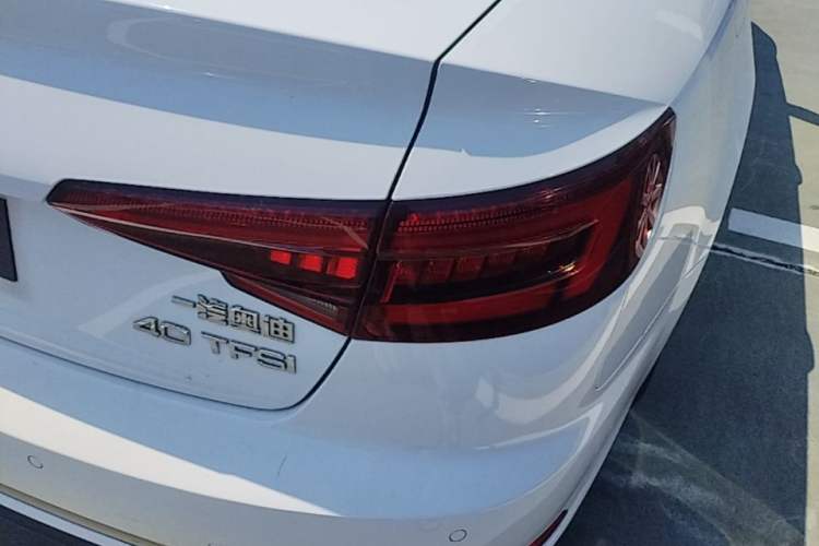 Used Audi A4L 2019 40 TFSI Ambition China VI Right Rear Taillight