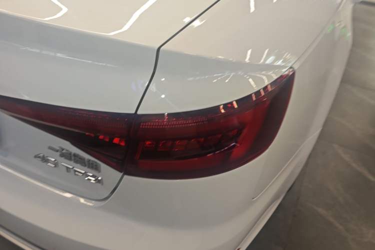 Used Audi A4L 2019 40 TFSI Fashion Edition China VI Emission Standard Right Rear Taillight