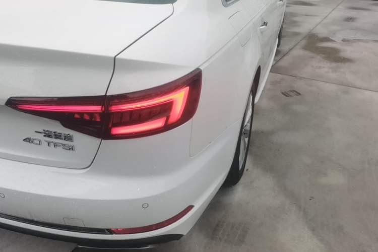 Used Audi A4L 2019 40 TFSI Ambition China VI Right Rear Taillight
