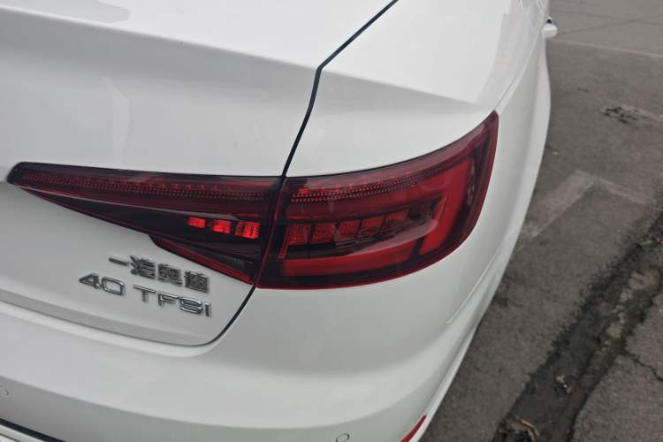 Used Audi A4L 2019 40 TFSI Fashion Edition China VI Emission Standard Right Rear Taillight