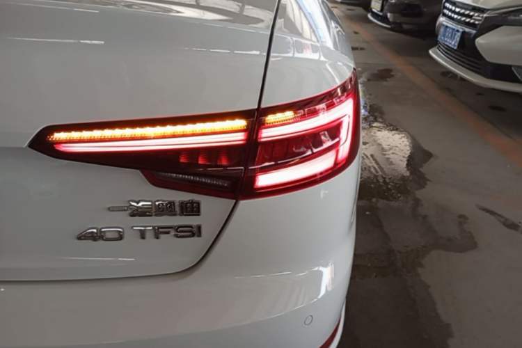 Used Audi A4L 2019 40 TFSI Ambition China VI Right Rear Taillight