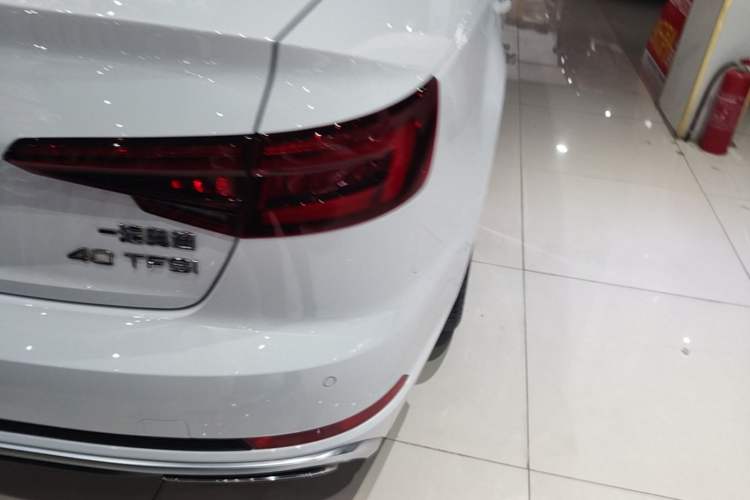 Used Audi A4L 2019 40 TFSI Fashion Edition China VI Emission Standard Right Rear Taillight