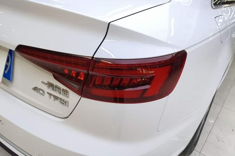 Used Audi A4L 2019 40 TFSI Ambition China VI Right Rear Taillight
