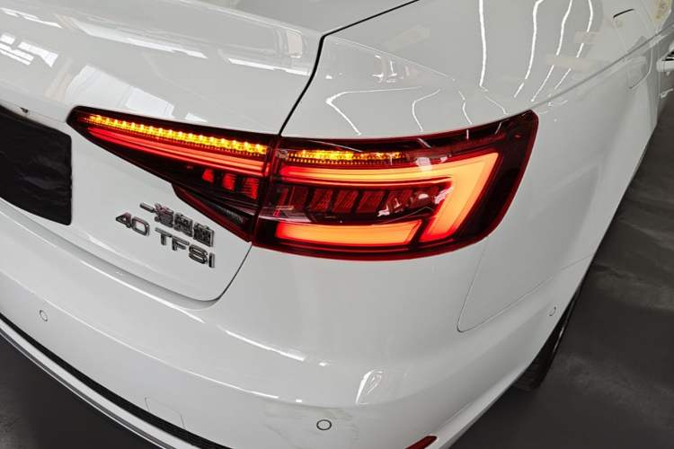 Used Audi A4L 2019 40 TFSI Fashion Version China V Right Rear Taillight