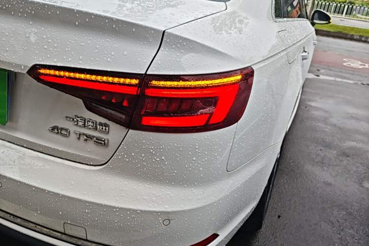 Used Audi A4L 2019 40 TFSI Ambition China VI Right Rear Taillight