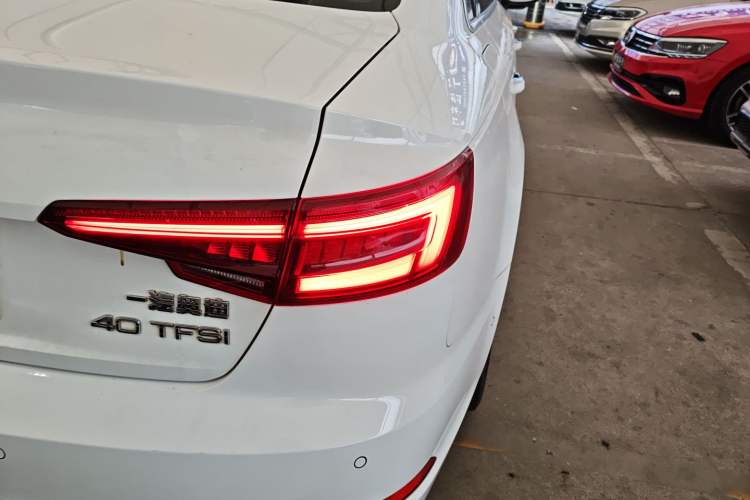 Used Audi A4L 2019 40 TFSI Fashion Version China V Right Rear Taillight