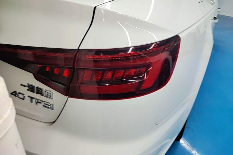 Used Audi A4L 2019 40 TFSI Fashion Edition China VI Emission Standard Right Rear Taillight