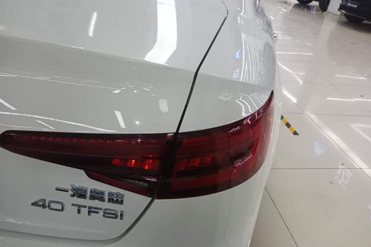 Used Audi A4L 2019 40 TFSI Ambition China VI Right Rear Taillight