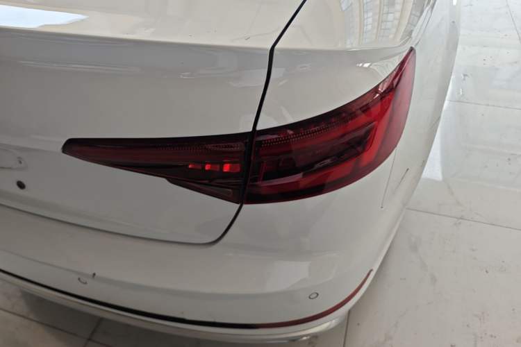 Used Audi A4L 2019 40 TFSI Fashion Edition China VI Emission Standard Right Rear Taillight