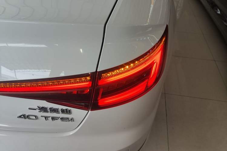 Used Audi A4L 2019 40 TFSI Ambition China VI Right Rear Taillight