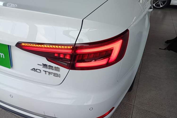 Used Audi A4L 2019 40 TFSI Ambition China VI Right Rear Taillight