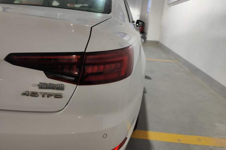 Used Audi A4L 2019 40 TFSI Fashion Edition China VI Emission Standard Right Rear Taillight
