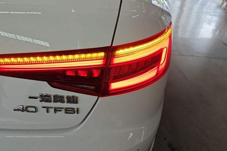 Used Audi A4L 2019 40 TFSI Fashion Version China V Right Rear Taillight