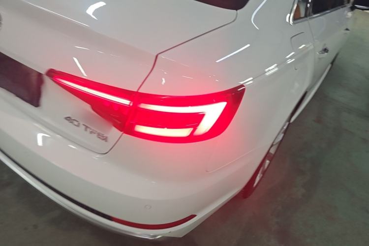 Used Audi A4L 2019 40 TFSI Fashion Edition China VI Emission Standard Right Rear Taillight