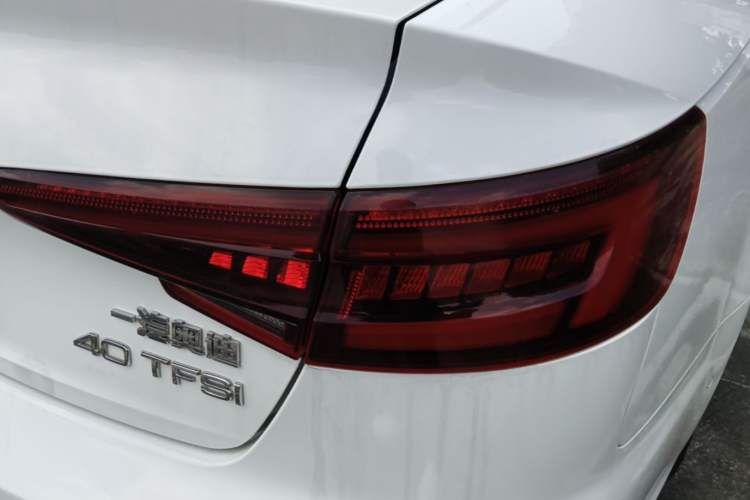 Used Audi A4L 2019 40 TFSI Fashion Edition China VI Emission Standard Right Rear Taillight
