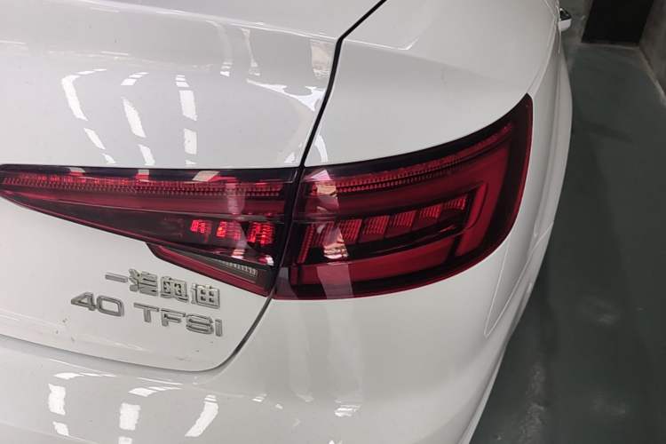Used Audi A4L 2019 40 TFSI Fashion Edition China VI Emission Standard Right Rear Taillight