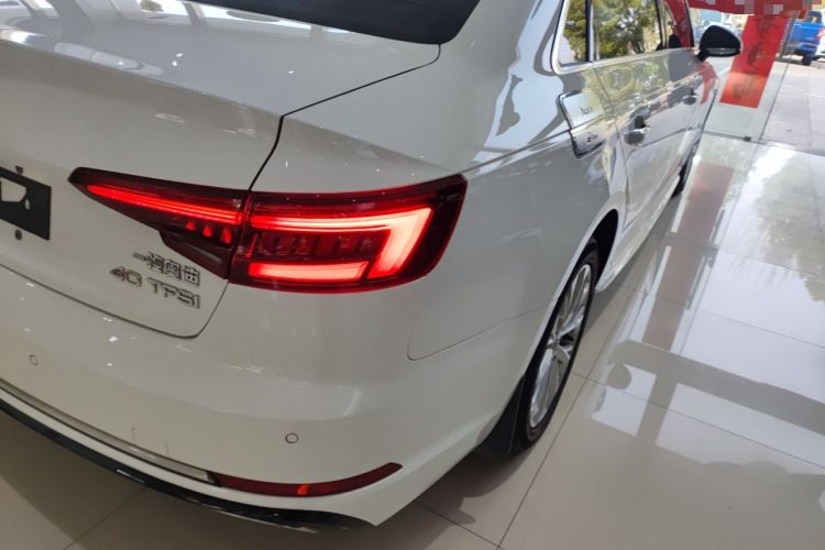 Used Audi A4L 2019 40 TFSI Ambition China VI Right Rear Taillight
