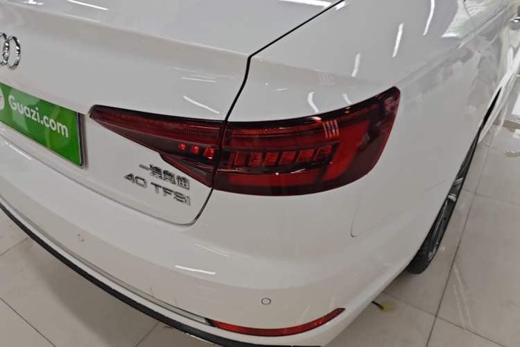 Used Audi A4L 2019 40 TFSI Ambition China VI Right Rear Taillight