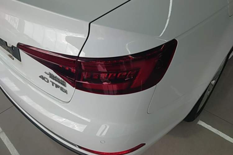 Used Audi A4L 2019 40 TFSI Ambition China VI Right Rear Taillight