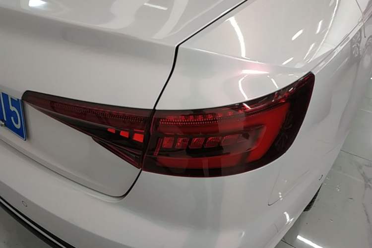 Used Audi A4L 2019 40 TFSI Fashion Edition China VI Emission Standard Right Rear Taillight