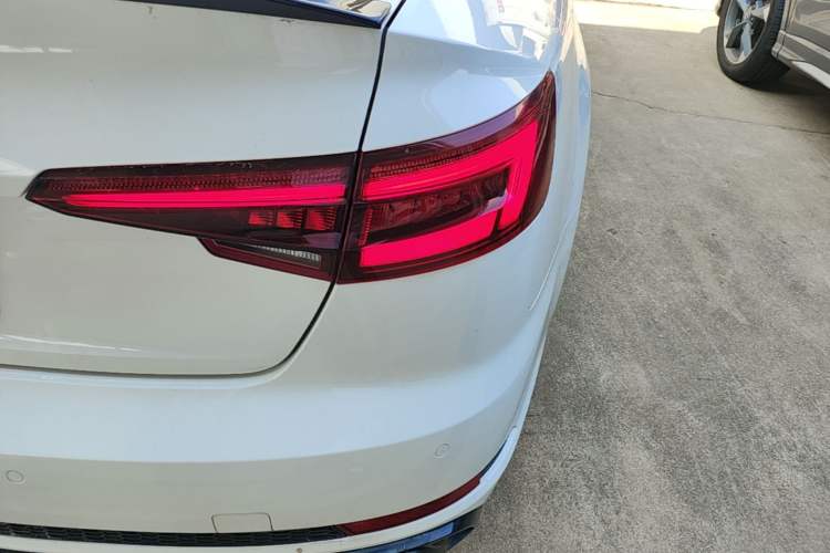 Used Audi A4L 2019 40 TFSI Fashion Version China V Right Rear Taillight