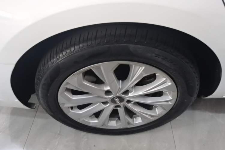 Used Audi A4L 2019 40 TFSI Ambition China VI Right Rear Wheel Hub