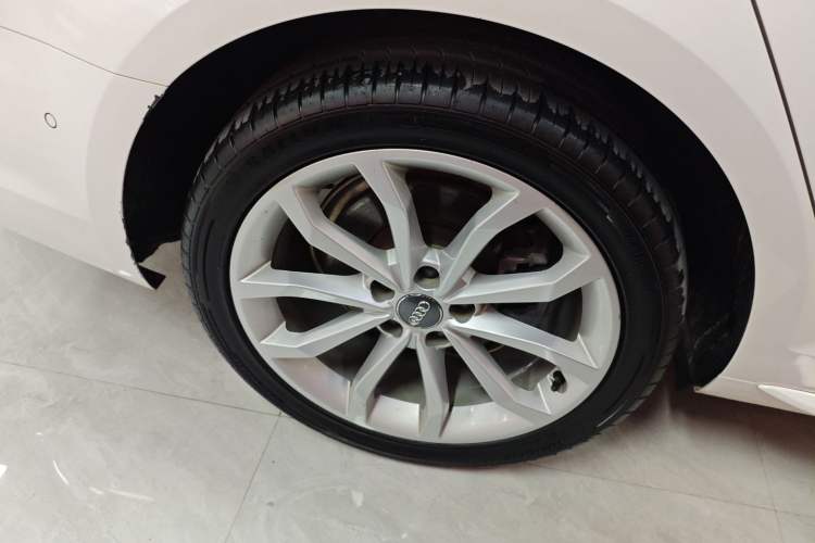 Used Audi A4L 2019 40 TFSI Fashion Edition China VI Emission Standard Right Rear Wheel Hub