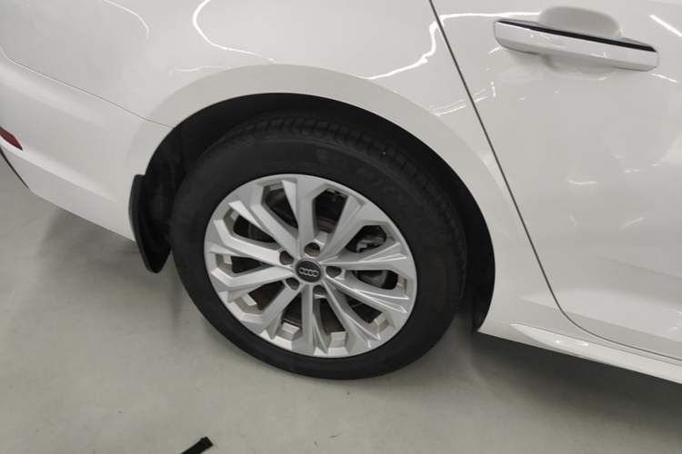 Used Audi A4L 2019 40 TFSI Ambition China VI Right Rear Wheel Hub