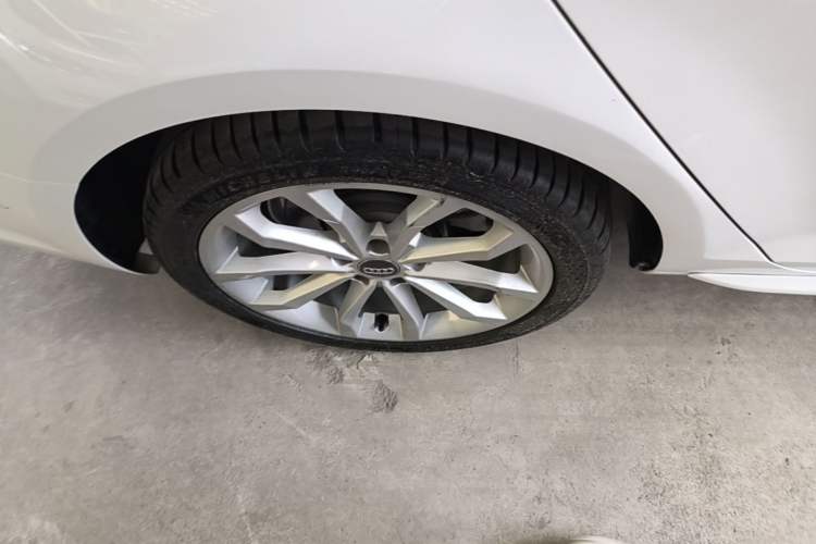 Used Audi A4L 2019 40 TFSI Fashion Edition China VI Emission Standard Right Rear Wheel Hub