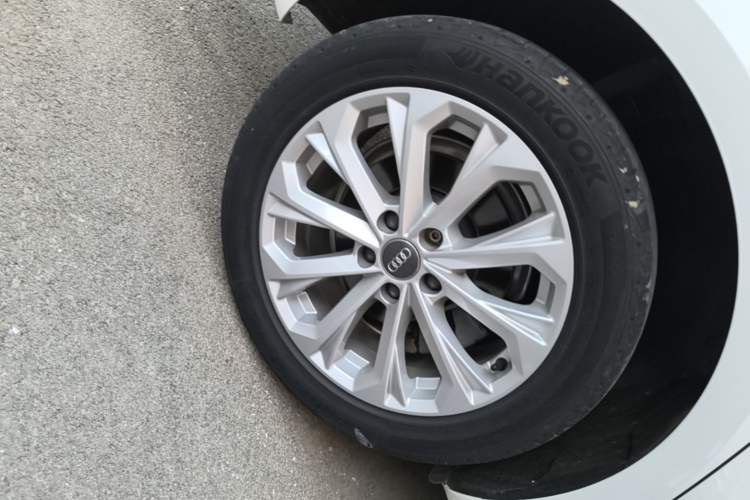 Used Audi A4L 2019 40 TFSI Ambition China VI Right Rear Wheel Hub