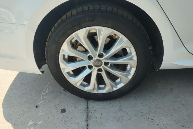 Used Audi A4L 2019 40 TFSI Ambition China VI Right Rear Wheel Hub