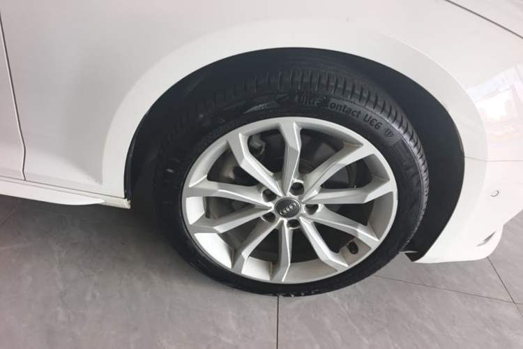 Used Audi A4L 2019 40 TFSI Fashion Edition China VI Emission Standard Right Rear Wheel Hub