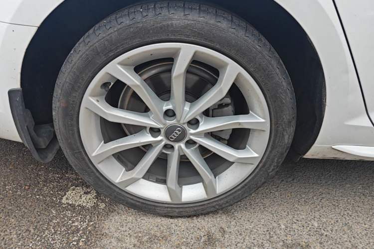 Used Audi A4L 2019 40 TFSI Fashion Edition China VI Emission Standard Right Rear Wheel Hub