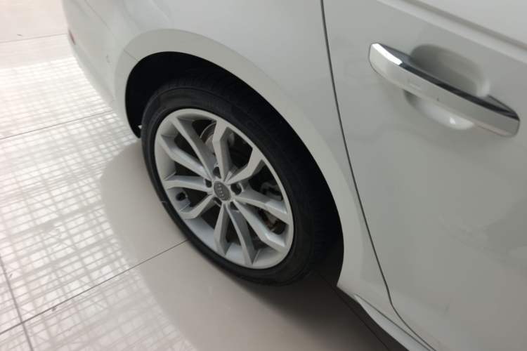 Used Audi A4L 2019 40 TFSI Fashion Edition China VI Emission Standard Right Rear Wheel Hub