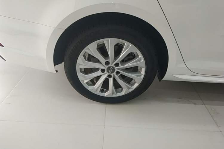 Used Audi A4L 2019 40 TFSI Ambition China VI Right Rear Wheel Hub