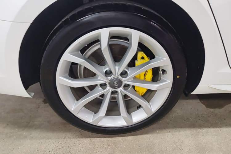 Used Audi A4L 2019 40 TFSI Fashion Edition China VI Emission Standard Right Rear Wheel Hub