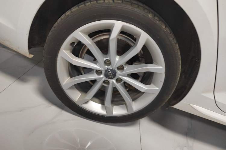Used Audi A4L 2019 40 TFSI Fashion Version China V Right Rear Wheel Hub