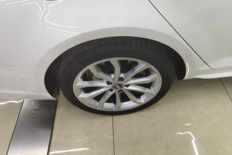 Used Audi A4L 2019 40 TFSI Fashion Version China V Right Rear Wheel Hub
