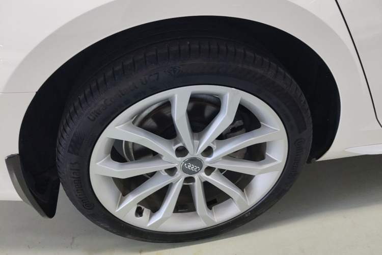 Used Audi A4L 2019 40 TFSI Fashion Edition China VI Emission Standard Right Rear Wheel Hub