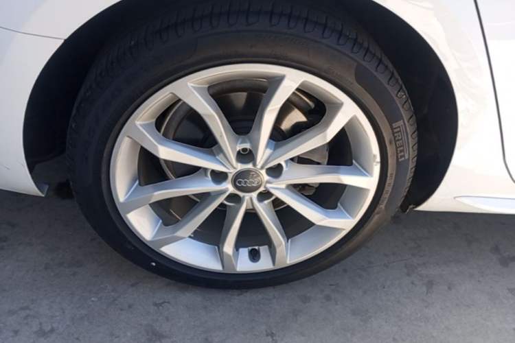 Used Audi A4L 2019 40 TFSI Fashion Edition China VI Emission Standard Right Rear Wheel Hub