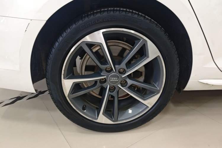 Used Audi A4L 2019 40 TFSI Ambition China VI Right Rear Wheel Hub