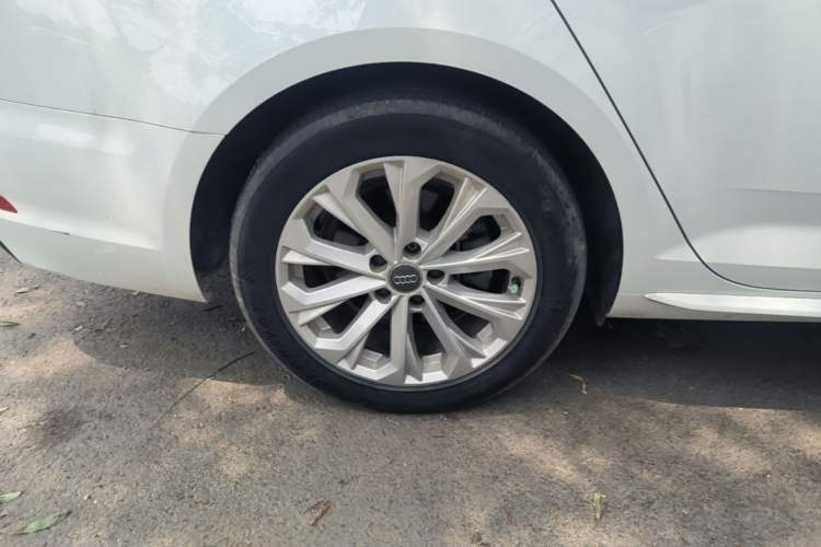 Used Audi A4L 2019 40 TFSI Ambition China VI Right Rear Wheel Hub