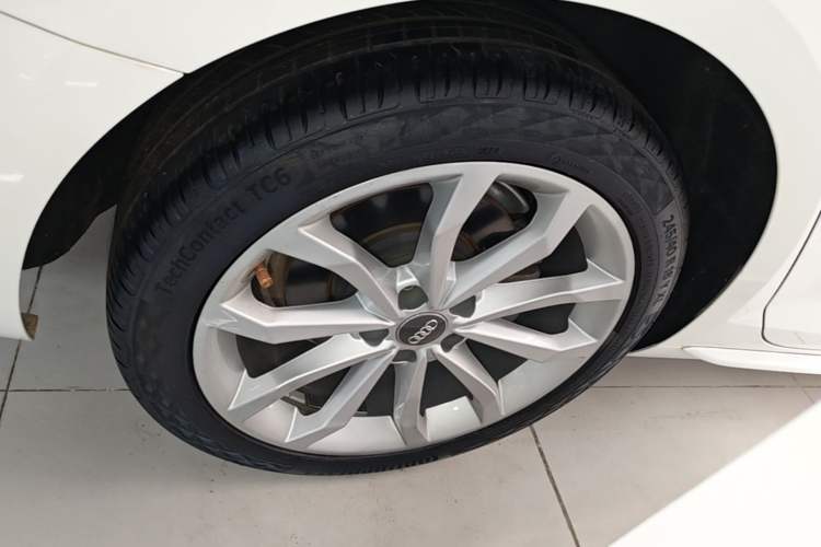 Used Audi A4L 2019 40 TFSI Fashion Version China V Right Rear Wheel Hub