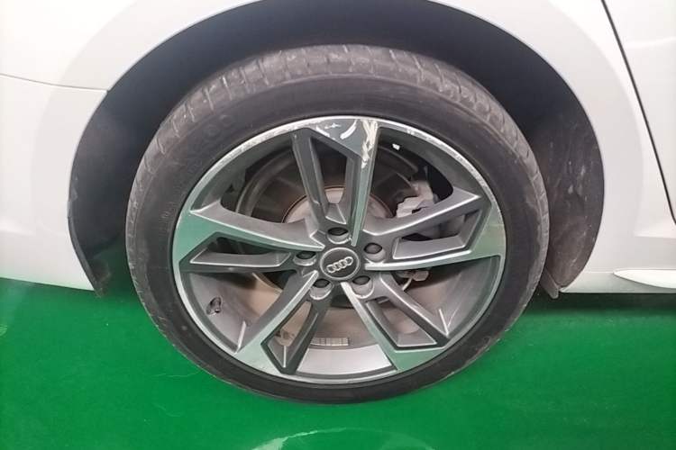 Used Audi A4L 2019 40 TFSI Ambition China VI Right Rear Wheel Hub