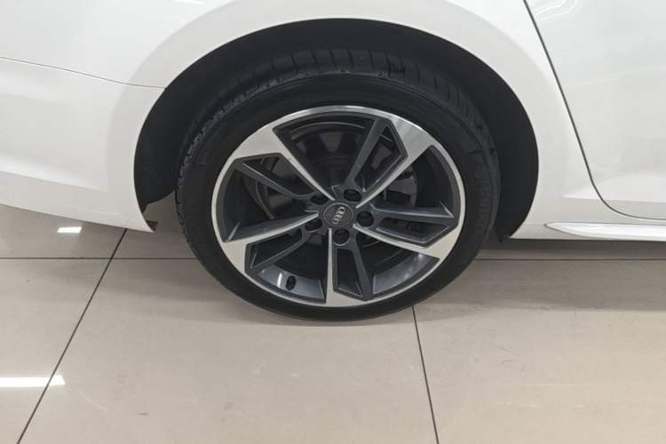 Used Audi A4L 2019 40 TFSI Ambition China VI Right Rear Wheel Hub