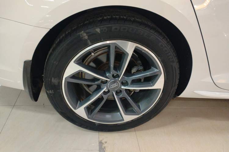 Used Audi A4L 2019 40 TFSI Ambition China VI Right Rear Wheel Hub