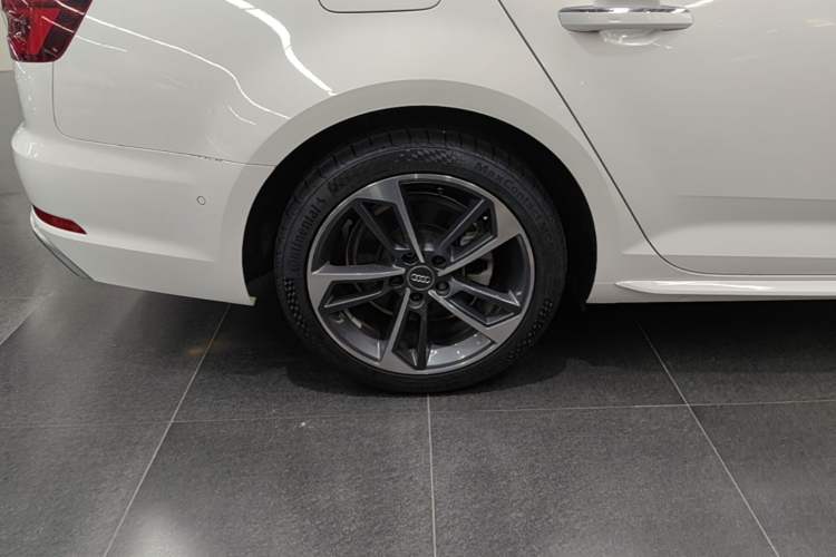 Used Audi A4L 2019 40 TFSI Fashion Edition China VI Emission Standard Right Rear Wheel Hub