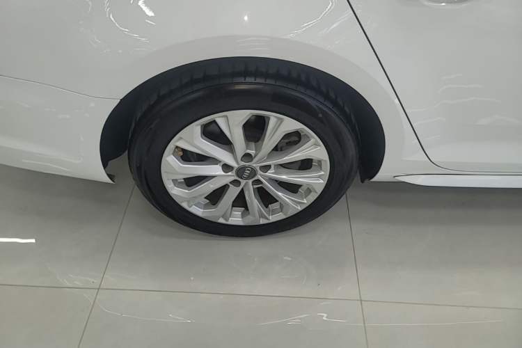 Used Audi A4L 2019 40 TFSI Ambition China VI Right Rear Wheel Hub