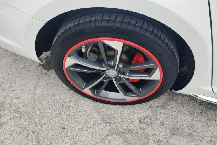 Used Audi A4L 2019 40 TFSI Ambition China VI Right Rear Wheel Hub
